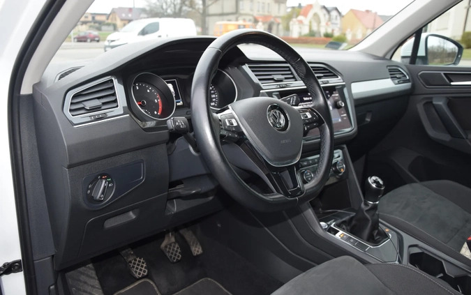 Volkswagen Tiguan cena 97500 przebieg: 47150, rok produkcji 2018 z Poznań małe 79